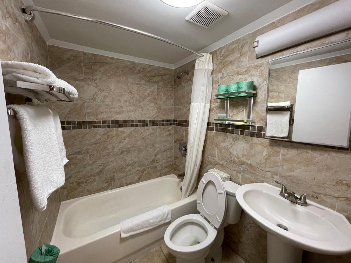 Travelodge & Boardwalk 3*