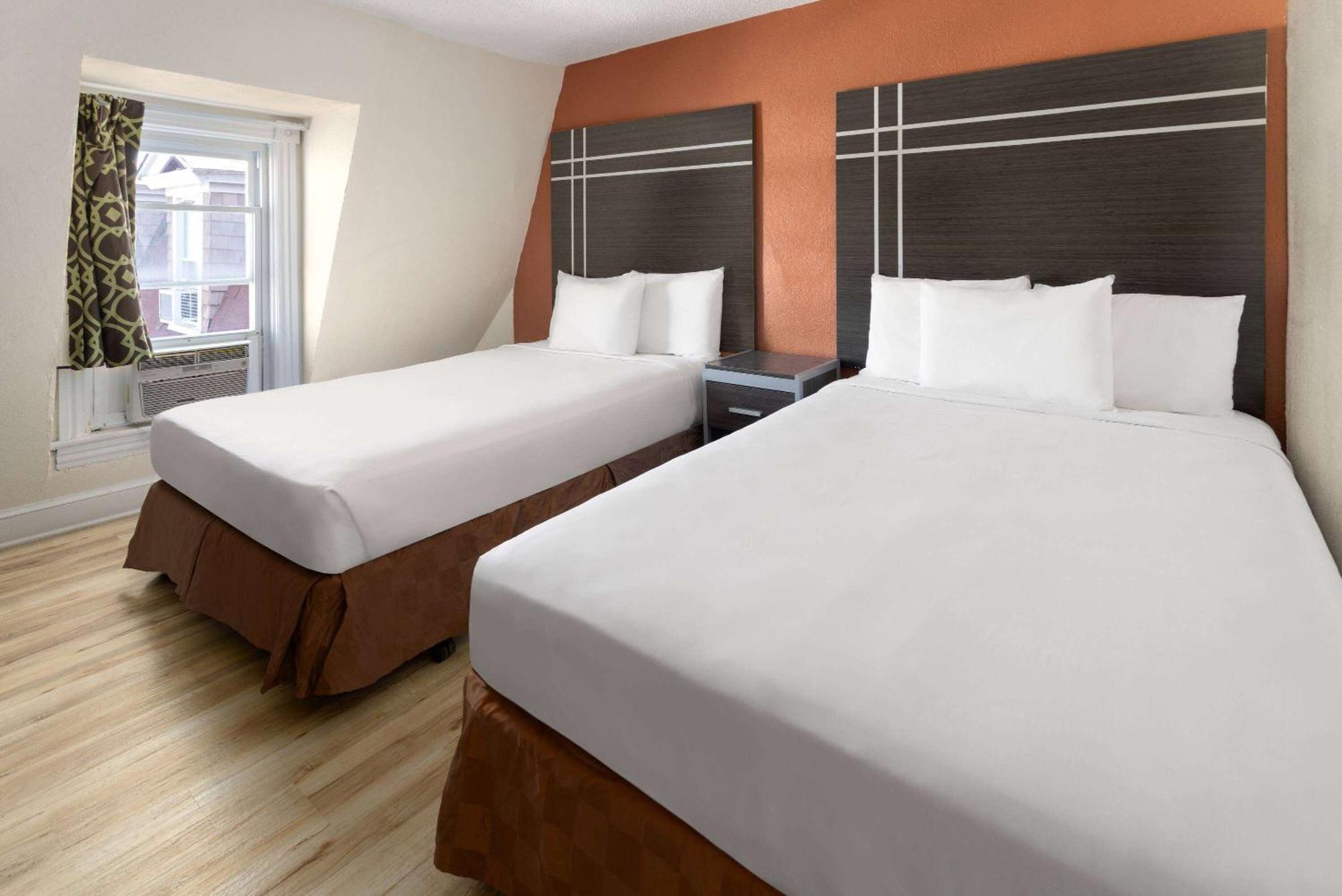 Motel Travelodge & Boardwalk 3*
