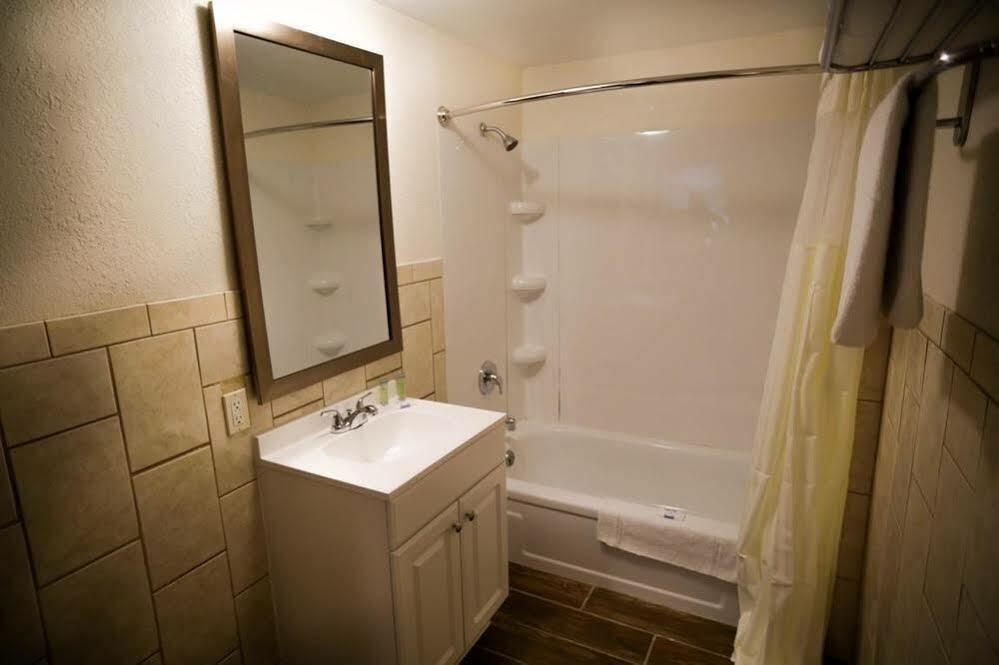Motel Travelodge & Boardwalk 3*